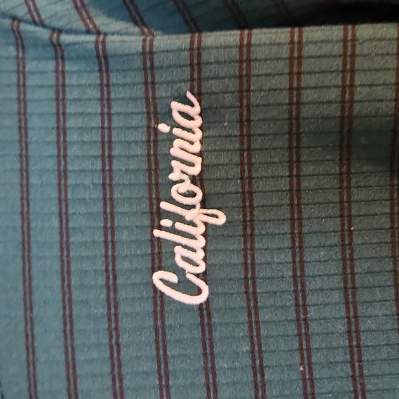 Lung sleeve crop top from Forever 21, size medium.  Like New condition - Picture 2 of 6